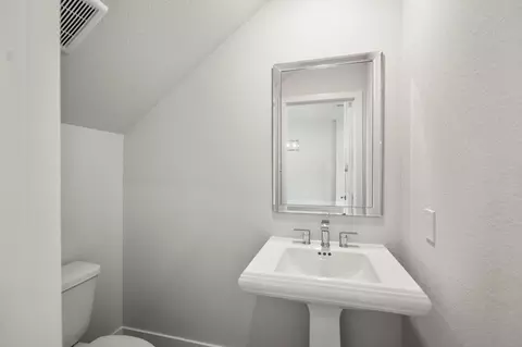 Bath - 208 Lilac Tree Ct, Willis, TX 77318 photo 2 of 10