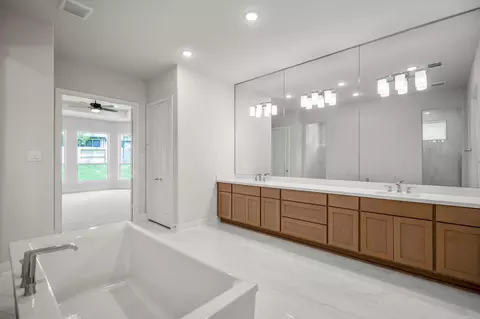 Bath - 208 Lilac Tree Ct, Willis, TX 77318 photo 7 of 10