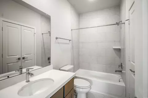 Bath - 208 Lilac Tree Ct, Willis, TX 77318 photo 10 of 10