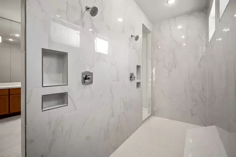 Bath - 208 Lilac Tree Ct, Willis, TX 77318 photo 5 of 10
