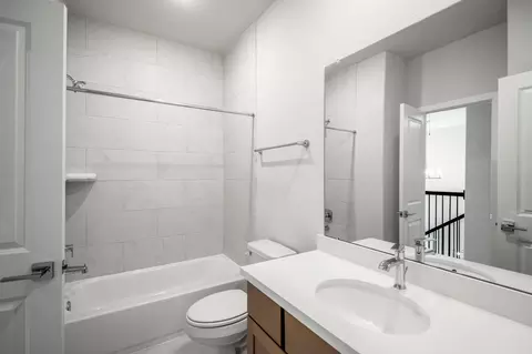 Bath - 208 Lilac Tree Ct, Willis, TX 77318 photo 9 of 10
