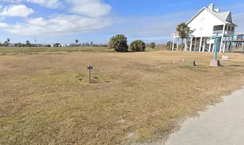 1009 Brighton Jones Blvd, Gilchrist, TX 77617