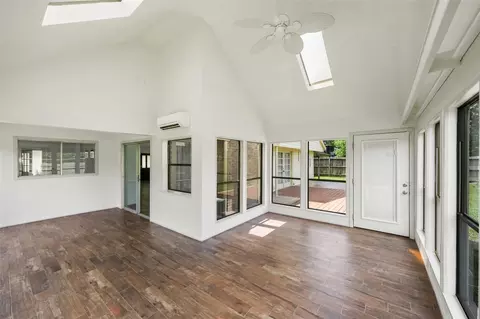 248 E Castle Harbour Dr, Friendswood, TX 77546