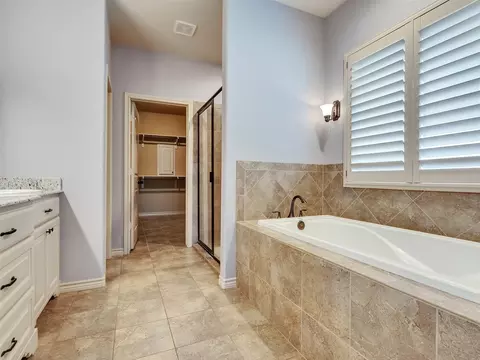 Bath - 18005 Cindy Ln, Conroe, TX 77302 photo 3 of 4