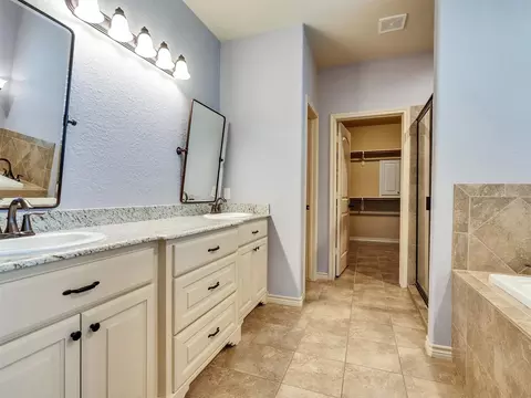 Bath - 18005 Cindy Ln, Conroe, TX 77302 photo 2 of 4