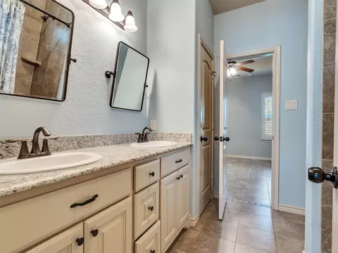 Bath - 18005 Cindy Ln, Conroe, TX 77302 photo 1 of 4