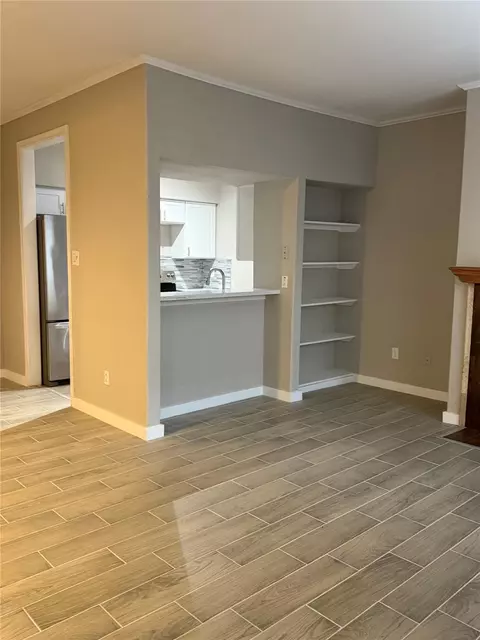 706 Bering Dr #103, Houston, TX 77057