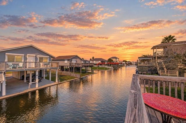 16606 Bermuda Way, Jamaica Beach, TX 77554