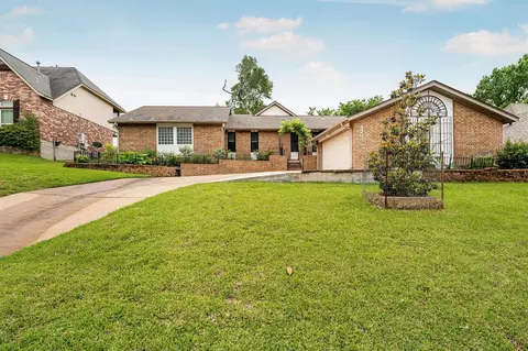 479 Cherry Hills Dr, Huntsville, TX 77340