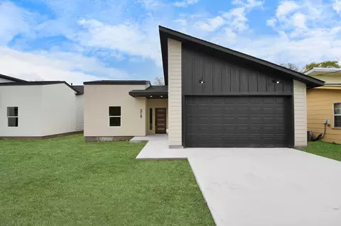 319 E Gulf St, Baytown, TX 77520