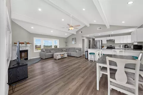 16713 Jamaica Beach Rd, Jamaica Beach, TX 77554