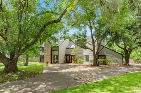 121 Catalpa St, Lake Jackson, TX 77566