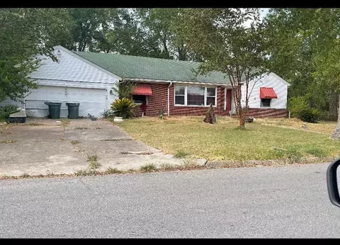 1368 Harriot St, Beaumont, TX 77705