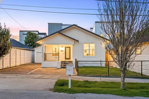 110 Kendall St, Houston, TX 77003