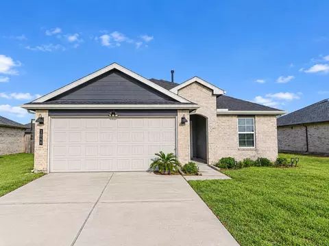 1044 Marina Bay Dr, Alvin, TX 77511