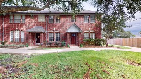 1205 El Camino Dr, Webster, TX 77058
