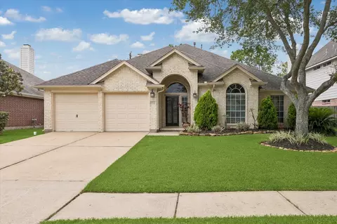 7415 Tranquil River Dr, Pasadena, TX 77505