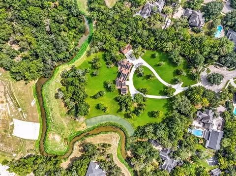 300 Courtlandt Pl, Friendswood, TX 77546