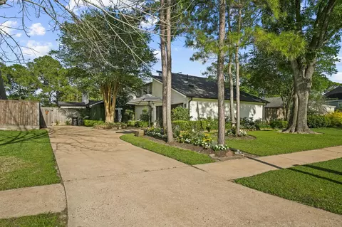 3506 Ledgestone Dr, Houston, TX 77059