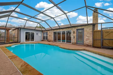 2130 Round Lake Dr, Houston, TX 77077