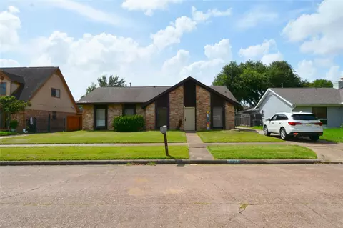 10127 Sagegate Dr, Houston, TX 77089