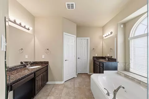 Bath - 30414 Deleon Fields Dr, Spring, TX 77386 photo 3 of 5