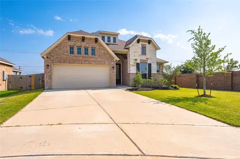 Exterior - 7802 Bellwick Ct, Pasadena, TX 77505 photo 3 of 9