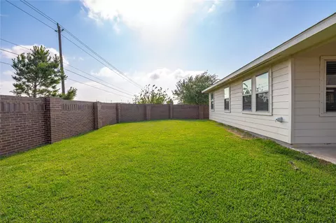 Exterior - 7802 Bellwick Ct, Pasadena, TX 77505 photo 7 of 9