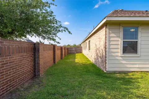 Exterior - 7802 Bellwick Ct, Pasadena, TX 77505 photo 8 of 9