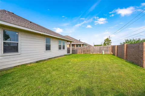 Exterior - 7802 Bellwick Ct, Pasadena, TX 77505 photo 6 of 9