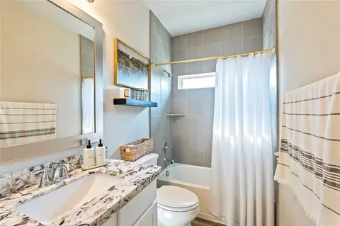 Bath - 7802 Bellwick Ct, Pasadena, TX 77505 photo 3 of 3