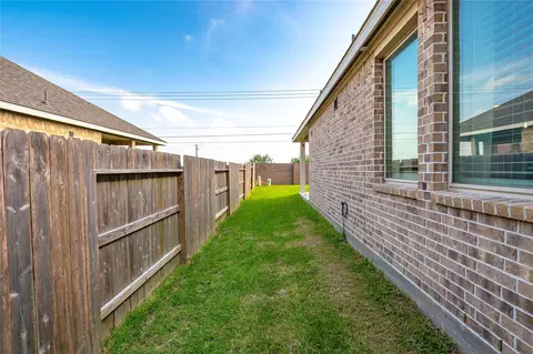 Exterior - 7802 Bellwick Ct, Pasadena, TX 77505 photo 9 of 9