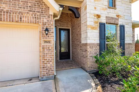 Exterior - 7802 Bellwick Ct, Pasadena, TX 77505 photo 5 of 9