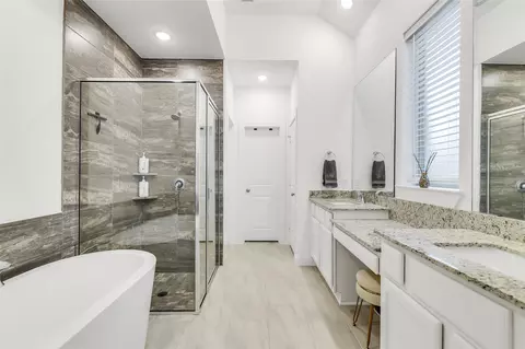 Bath - 247 Sky Top Dr, Montgomery, TX 77316 photo 1 of 4