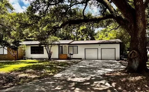 2419 Meadow Ln, La Marque, TX 77568