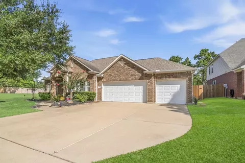 Exterior - 1122 Windsor Chase Ln, Spring, TX 77373 photo 2 of 15