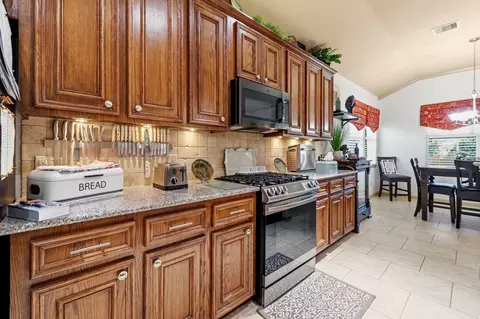Kitchen - 1122 Windsor Chase Ln, Spring, TX 77373 photo 2 of 4