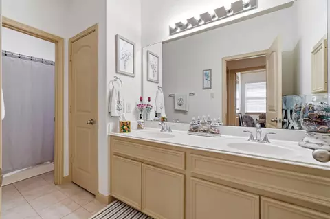 Bath - 1122 Windsor Chase Ln, Spring, TX 77373 photo 2 of 5