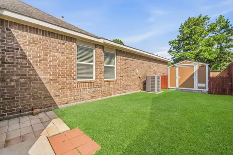 Exterior - 1122 Windsor Chase Ln, Spring, TX 77373 photo 7 of 15