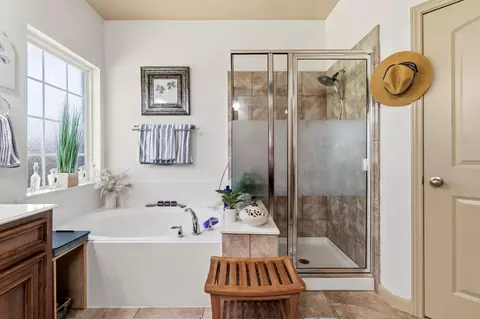 Bath - 1122 Windsor Chase Ln, Spring, TX 77373 photo 4 of 5