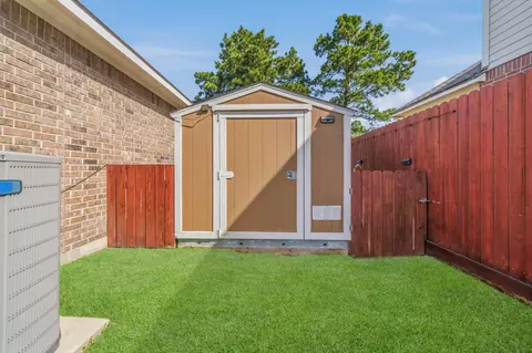 Exterior - 1122 Windsor Chase Ln, Spring, TX 77373 photo 8 of 15