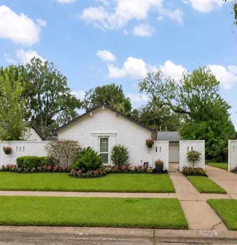 10611 Deerwood Rd, Houston, TX 77042