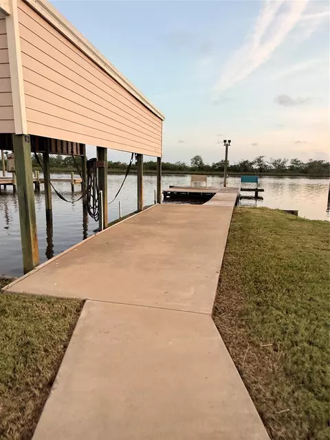 124 Seagull, Sargent, TX 77414