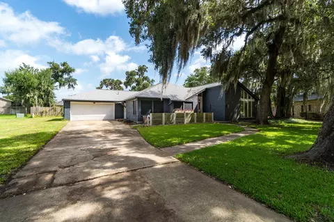 14 Seminole Ln, West Columbia, TX 77486