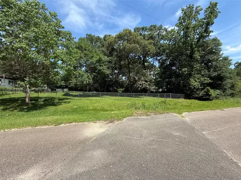 lot4 Honeysuckle Ln, Magnolia, TX 77354