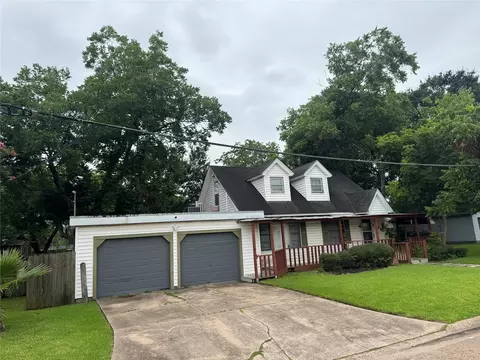 228 E 3rd St, Deer Park, TX 77536