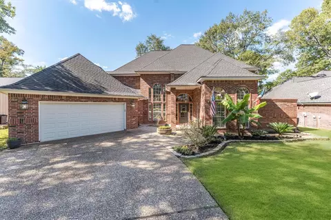 208 Springs Edge Dr, Montgomery, TX 77356