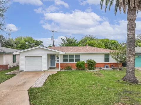 126 Tuna St, Galveston, TX 77550
