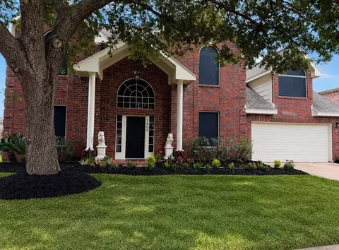 1808 Oakleaf Cir, Pearland, TX 77581