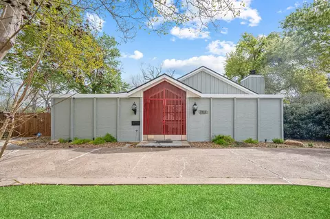2111 N Galveston Ave, Pearland, TX 77581